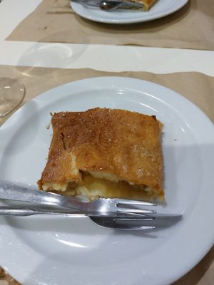 Dessert - apple pie at Summum in Lleida