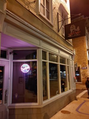 Façade du restaurant at Chez Tao in Quebec