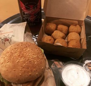 Combustion tofu (don't forget to ask for vegan aioli), Motobites (again, ask for vegan aioli), and a Phoenix cola at BurgerFuel in Palmerston North