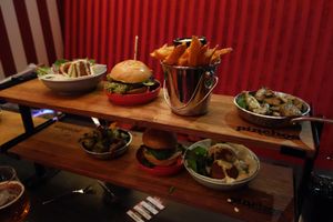 From the left: Falafel, oumph burger, Sweet potatoes, garlic marinated mushrooms at Pinchos in Kristianstad