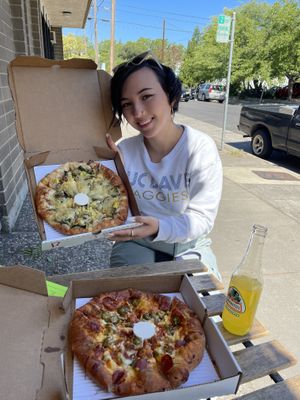 Vegan breakfast pizza + their omni spicy pepperoni (my mom’s order, she said it was the best pizza she ever has had) at Buffalo Pizza and Ice Cream in Sacramento