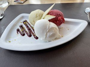 Vegan sorbet - pear, lemon, raspberry   at Bären in Wengen