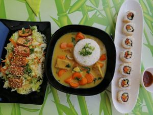 Fried rice noodles with tofu and Vietnamese vegan curry, rice rolls at Wok & Roll in Celje