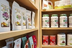 Superalimentos y suplementos veganos en Barcelona, tienda vegana, Vegacelona at Plant Based Market in Barcelona