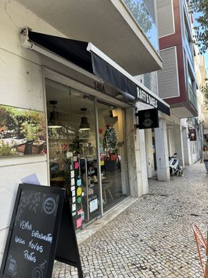 Hi  at Raffi's Bagels - Estefania in Lisbon