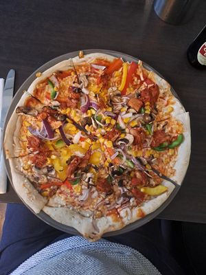 Delicious pizza 🍕 Five choices of vegan topping. Plus risotto, salad, burger options. So fresh and tasty. Would definitely visit again. at Scribbles Pizza House in Elgin