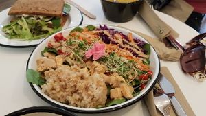 salad bowl at Eight - The Health Lounge in Lisbon
