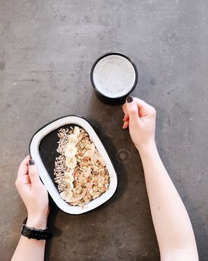 Black Diamond smoothie bowl and Vanilla Sky latte at Eight - The Health Lounge in Lisbon