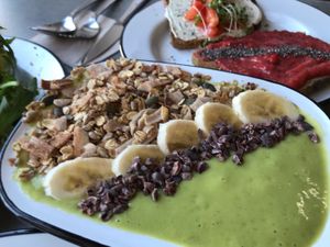 Green smoothie bowl ★★★★★ at Eight - The Health Lounge in Lisbon