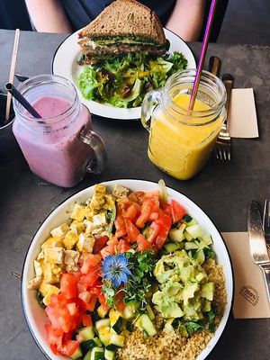 Smoothies and salads at Eight - The Health Lounge in Lisbon