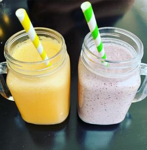 Ginger juice & blueberry muffin smoothie at Eight - The Health Lounge in Lisbon