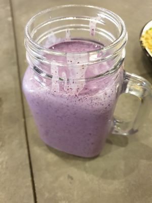 very berry smoothie at Eight - The Health Lounge in Lisbon