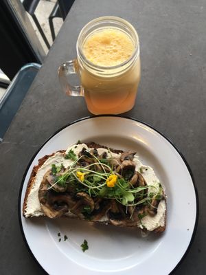 Hi fungi sandwich and a ginger smoothie 🥰 at Eight - The Health Lounge in Lisbon