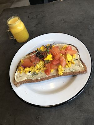 🌱💁🏼‍♂️ at Eight - The Health Lounge in Lisbon