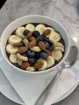Warm porridge  at Superfoods & Organic Liquids - Schluterstrasse in Berlin