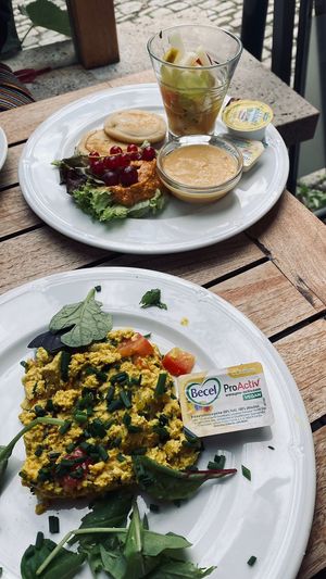 Veganes Frühstück und veganes "Rührei" auf Tofubasis at Residenz Cafe in Weimar