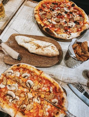 Vegan chicken pizza, vegan cheezy garlic bread, vegan southern fried chicken 👌🏼   at Basement Browns in Coventry