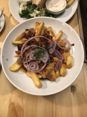 Poutine s jackfruitem  at Střecha in Prague