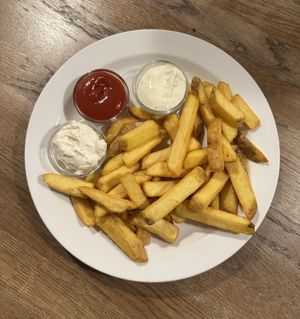 Fries with vegan dips  at Střecha in Prague