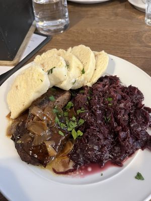 No-duck with red cabbagee  at Střecha in Prague