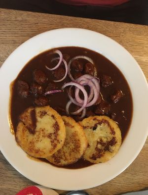 Gulasch mit Rösti at Střecha in Prague