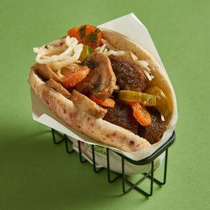 Fried mushrooms & pickles pita at Maoz in Barcelona