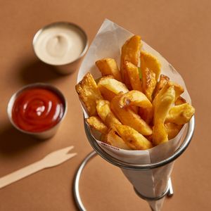 Homemade fries/Chips with any vegan sauce at Maoz in Barcelona