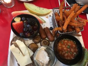 Vegan brunch plate at Luna's Diner in Copenhagen