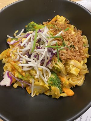 rice noodles, Tofu, Sauce number 4 and various toppings   at Padthai Wokbar in Budapest