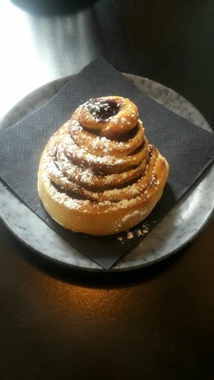 Vegane Zimtschnecke mit Blaubeeren at Lille Hus in Mainz