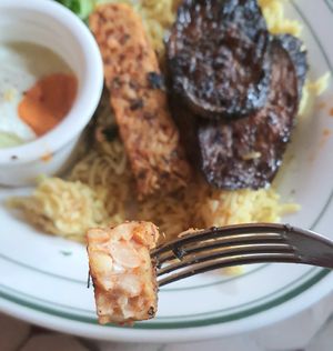Tempeh - close-up at Morococo Cafe - 모로코코 카페 in Seoul