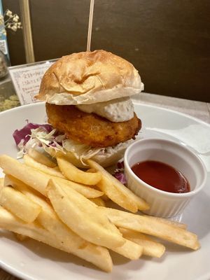 ‘Chicken’ fillet burger  at AIN SOPH.Journey in Kyoto
