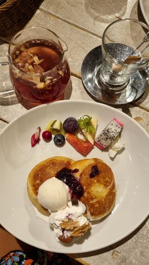 Fruit pancakes at AIN SOPH.Journey in Kyoto
