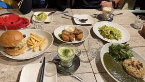 Amazing pesto pasta and nice innovative spinach curry    at AIN SOPH.Journey in Kyoto