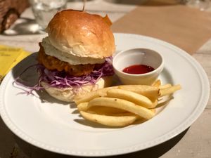 Crispy chicken burger at AIN SOPH.Journey in Kyoto