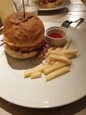 Crispy chicken burger (with too few fries) at AIN SOPH.Journey in Kyoto