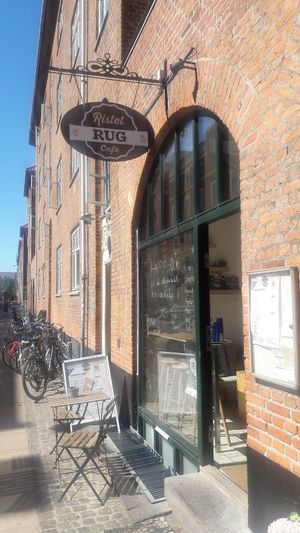 Cozy in the sunshine at Ristet Rug in Copenhagen