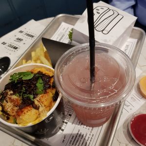 Mac and cheese, ginger lemonade at By Chloe - Covent Garden in London
