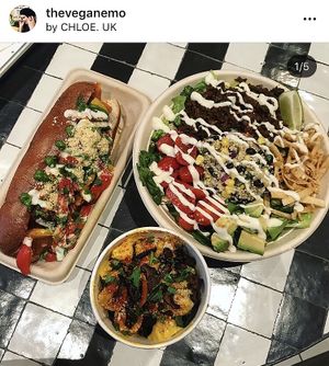 Pesto meatball marinara sub, quinoa taco bowl and mac’n’cheese at By Chloe - Covent Garden in London