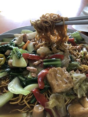 $4 crispy noodles at Qi Ren Vegetarian Stall in West Singapore