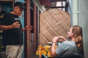 Walter having a chit chat at Bananas in Iquitos