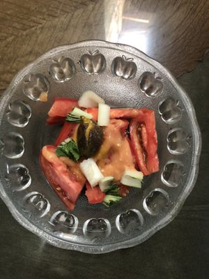 Starter - tomato salad at Bananas in Iquitos