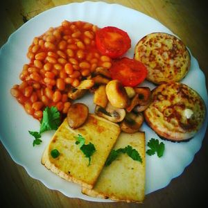 Breakfast with plants, homemade vegan crumpets at Casa Das Flores in Tomar