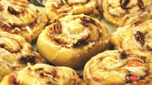 Cinnamon rolls veganos, sin ingredientes de origen animal :)  at Azul Profundo in Medellin