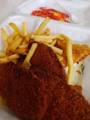 Fish and chips at Shi Man Lou 食满楼 in North Singapore