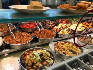 Food selection at Shi Man Lou 食满楼 in North Singapore