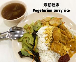 Vegetarian curry rice with free soup  at Shi Man Lou 食满楼 in North Singapore