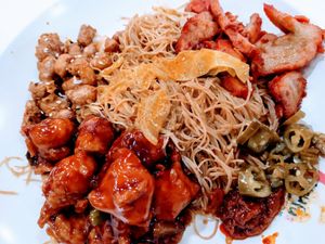 Mock meat with vermicelli at Shi Man Lou 食满楼 in North Singapore