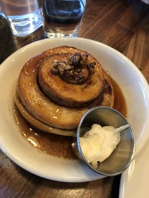 Vegan cinnamon roll at SEA - Floret in Seattle