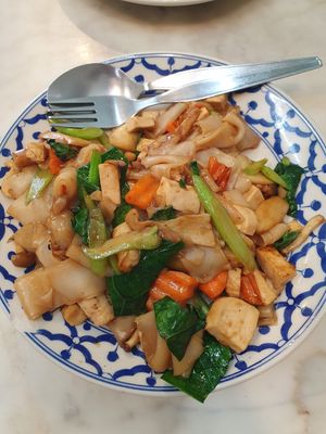 Pad see with tofu and mushrooms at Home Cafe Tha Tian in Bangkok